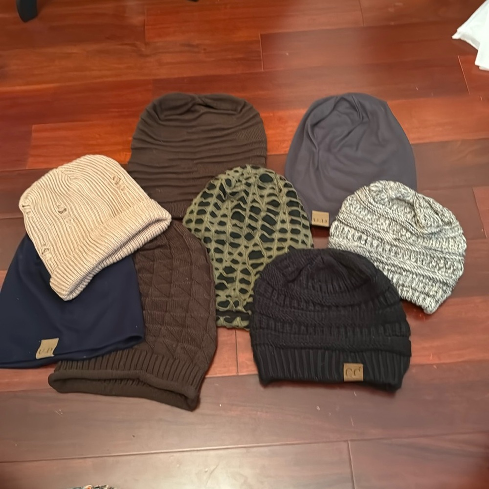 Anyone Like Beanie Hats 👀 I have 8 WILL Separate 😊